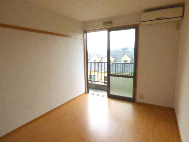 フィオーレ南太田の居間・リビング