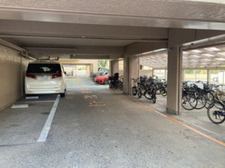 【駐車場】