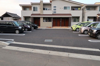 【駐車場】 | グランつくばⅠ | 駐車場完備です