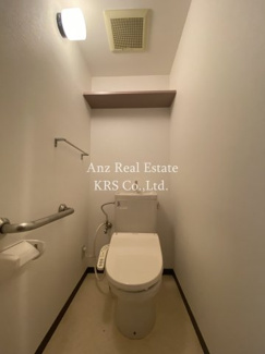 【トイレ】 | アメニティ江戸堀 | 上部には収納付きのトイレ♪