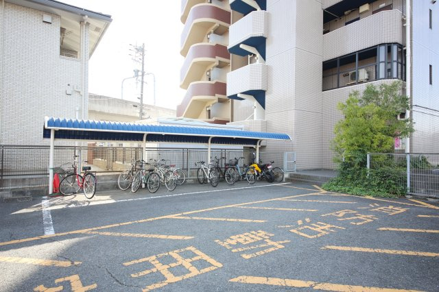 サード・サワータウンの駐車場