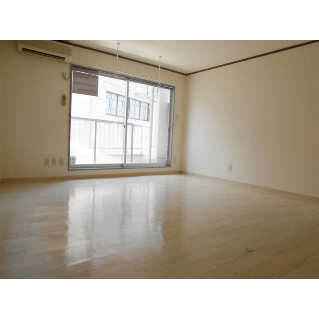 ワラヤビルの内装|洋室約14帖