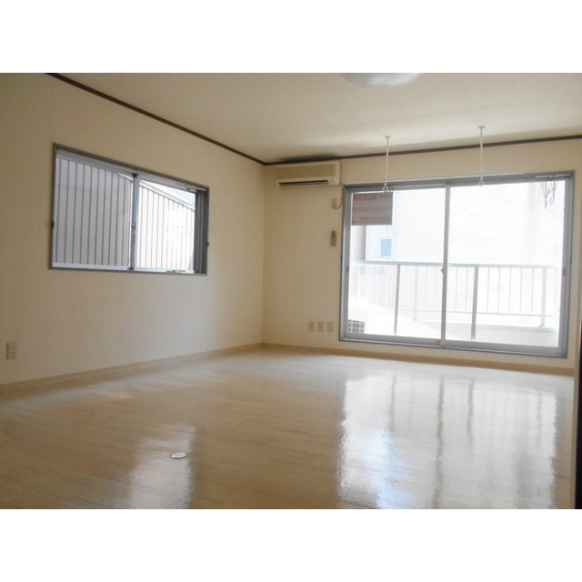 ワラヤビルの居間・リビング|洋室約14帖