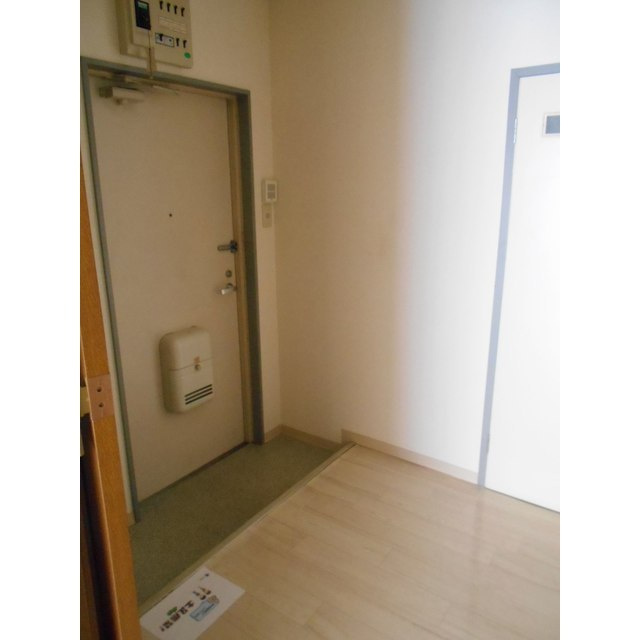 ワラヤビルの玄関|玄関