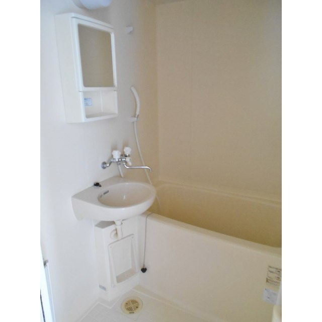 ワラヤビルの浴室|浴室