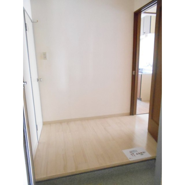 ワラヤビルの玄関|玄関