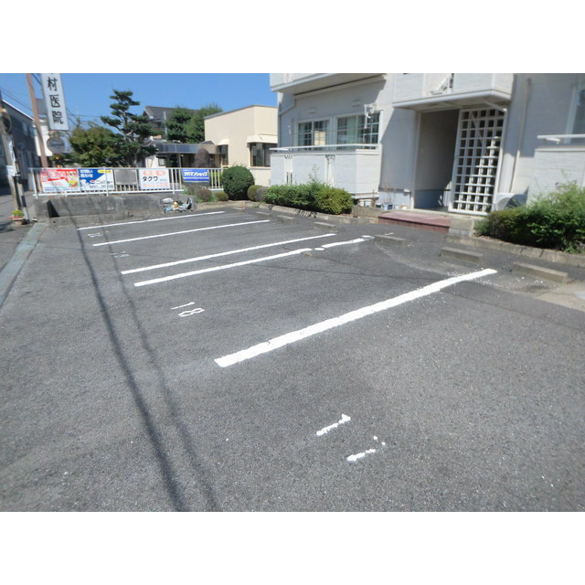 アークビラKの駐車場