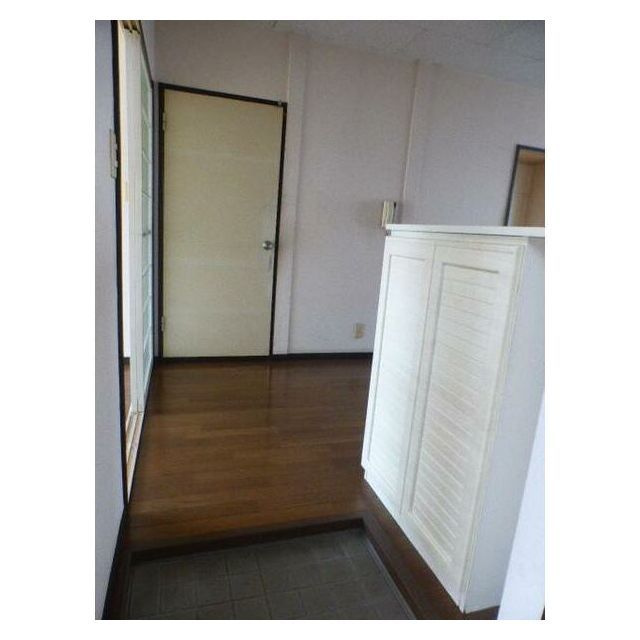 アークビラKの玄関