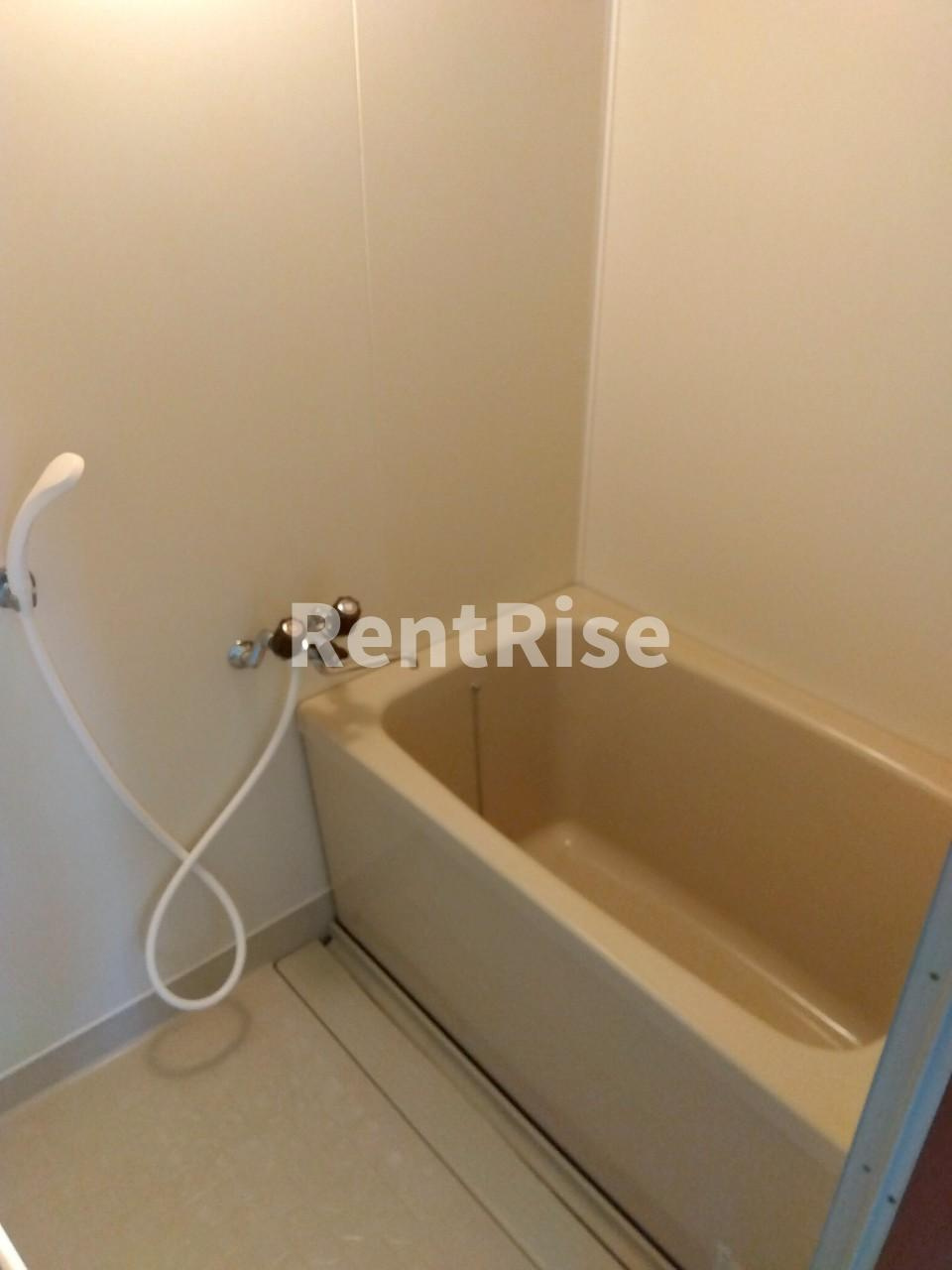 リアライズ国府宮の浴室