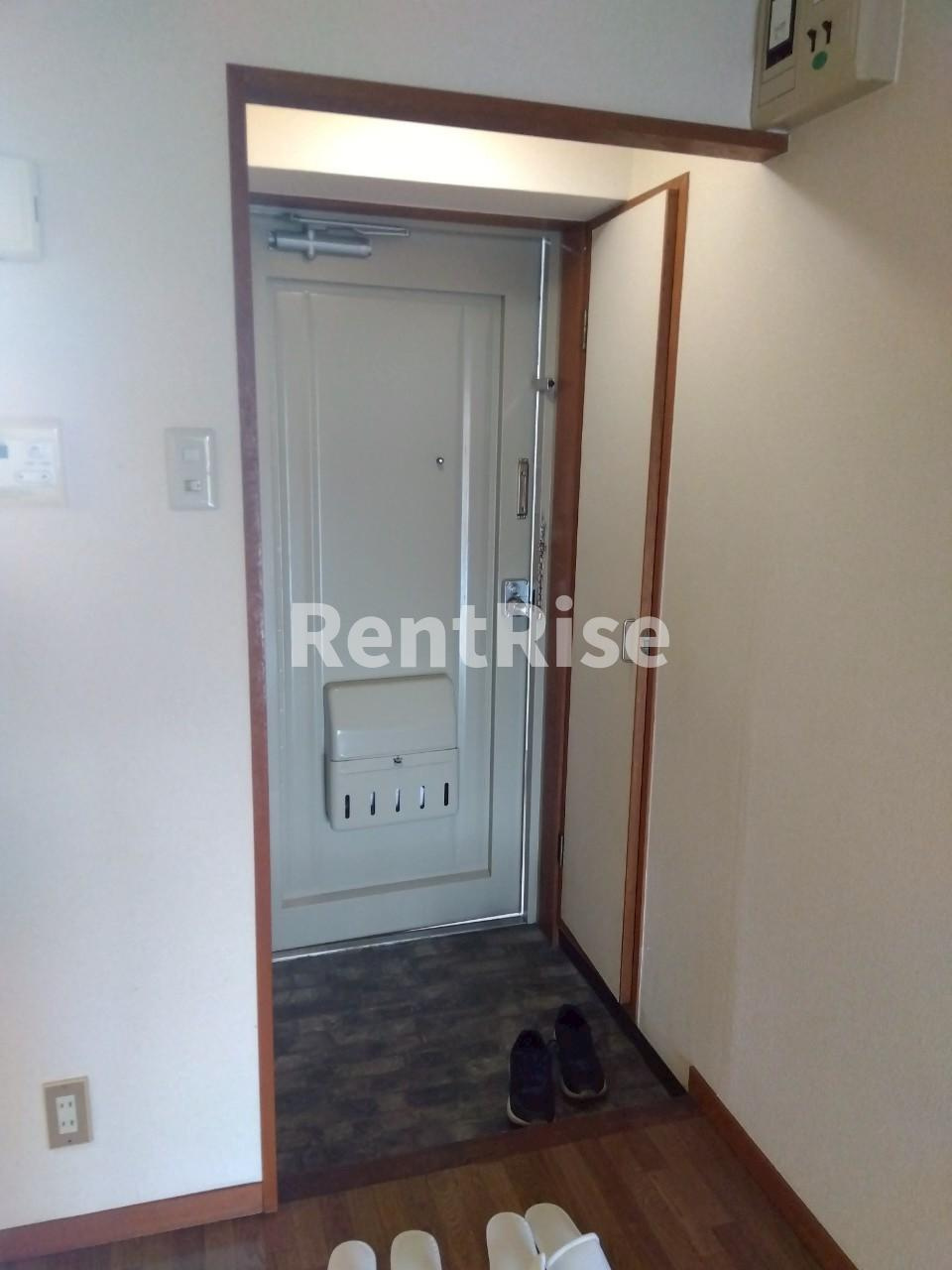 リアライズ国府宮の玄関