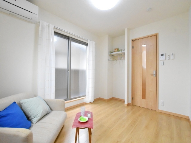 ショコラ井土ヶ谷の居間・リビング