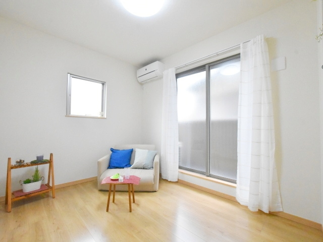 ショコラ井土ヶ谷の居間・リビング