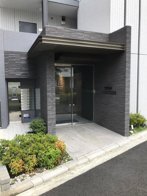 ウィステリア横浜のエントランス