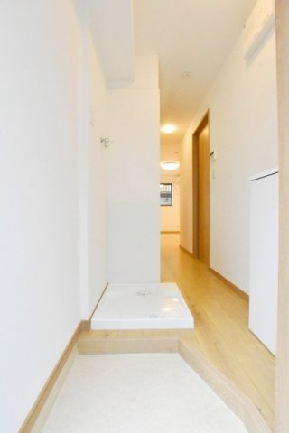 ＧａｒｄｅｎＣｏｕｒｔ上大岡Ａ号棟の玄関