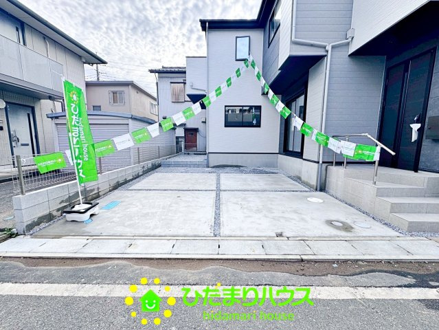久喜市久喜東27期　新築一戸建て　02　リガーレの駐車場|並列2台駐車可能です！