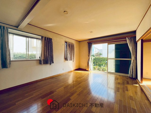 【居間・リビング】 | 久喜市久喜北2丁目　中古戸建