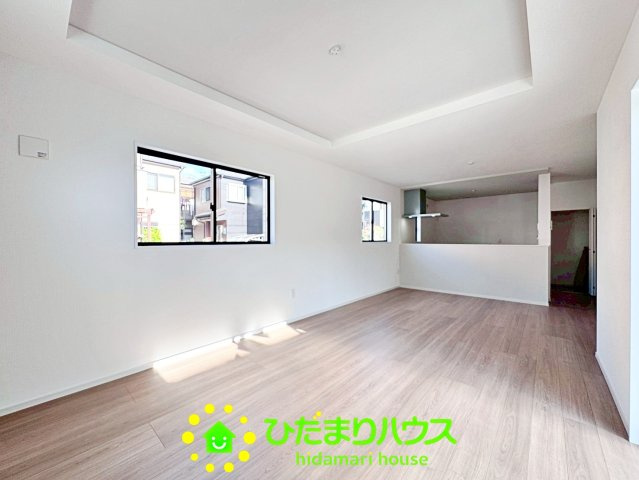 久喜市久喜東27期　新築一戸建て　01　リガーレの居間・リビング|ご家族の団欒スペースです！