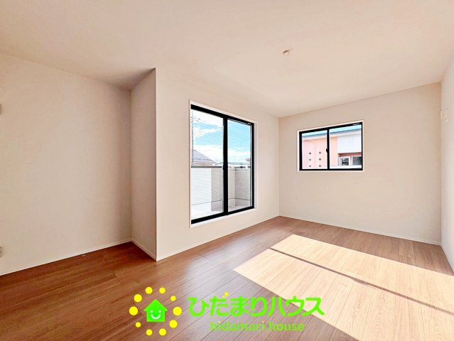 久喜市久喜東27期　新築一戸建て　01　リガーレの寝室|開放的な寝室です♪