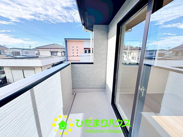 久喜市久喜東27期　新築一戸建て　01　リガーレのバルコニー|南向きで洗濯物も乾きやすそうです！