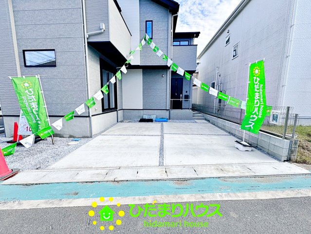 久喜市久喜東27期　新築一戸建て　01　リガーレの駐車場|並列駐車可能です！