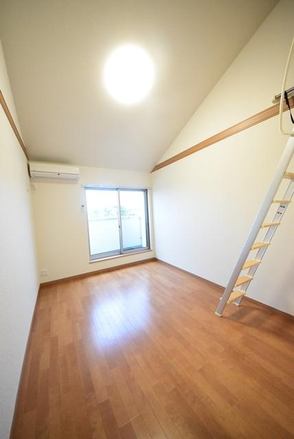 ラ・ヴィール杉田の居間・リビング