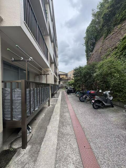 時田マンションの駐車場