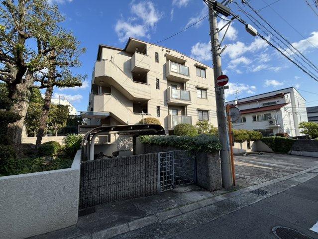 ファミーユ住吉牛神前北棟の外観