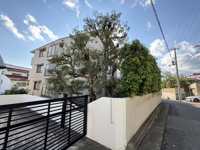 ファミーユ住吉牛神前北棟の外観