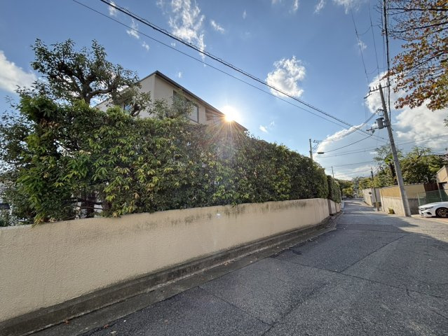 ファミーユ住吉牛神前北棟の外観
