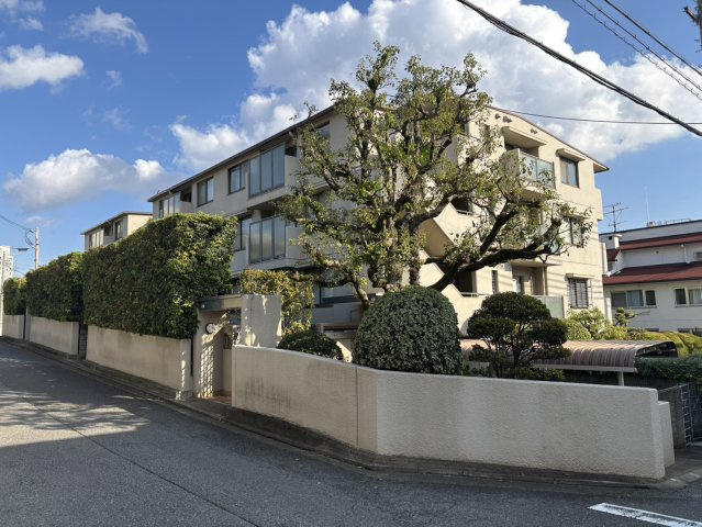 ファミーユ住吉牛神前北棟の外観