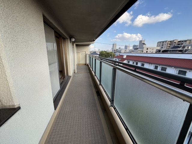 ファミーユ住吉牛神前北棟のバルコニー