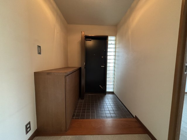 ファミーユ住吉牛神前北棟の玄関