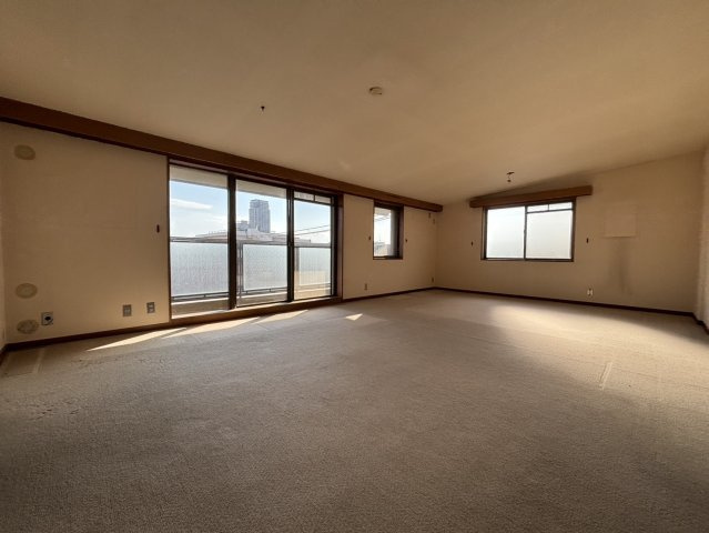 ファミーユ住吉牛神前北棟の居間・リビング