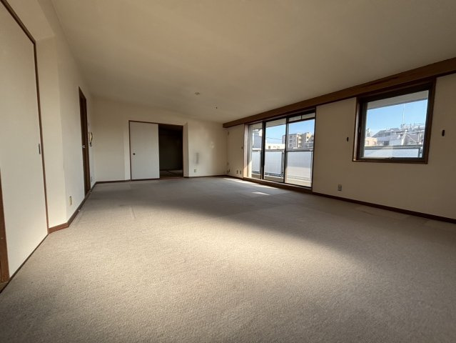 ファミーユ住吉牛神前北棟の居間・リビング