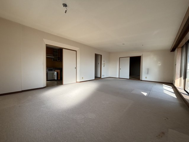 ファミーユ住吉牛神前北棟の居間・リビング