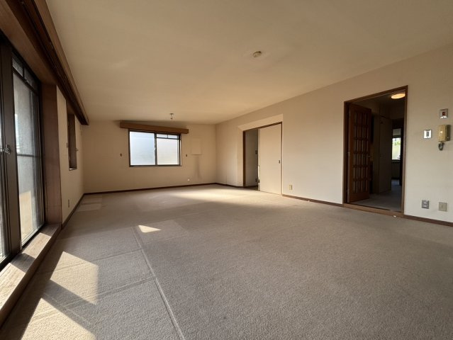 ファミーユ住吉牛神前北棟の居間・リビング