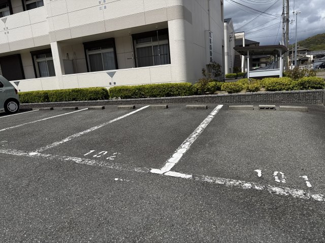 エスポワールＪＵＮ２番館の駐車場