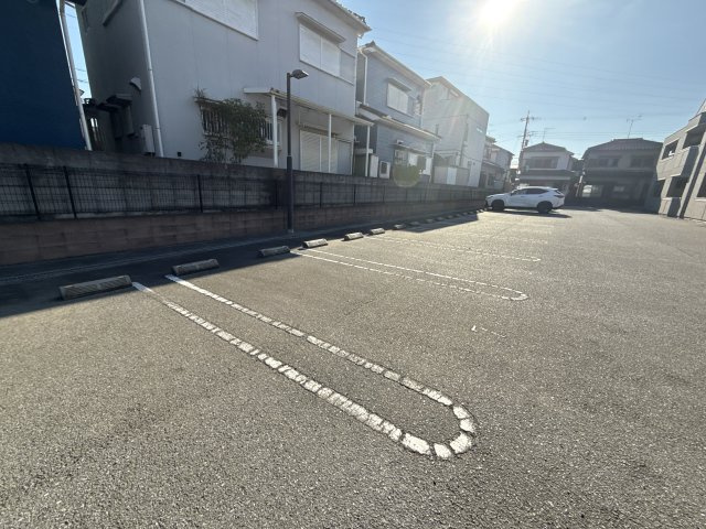 コンフォースの駐車場