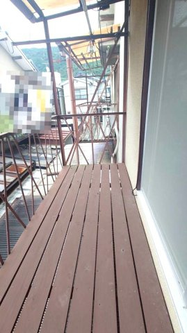 ◆南向きバルコニーのため陽当たり良好◆全居室収納付き◆伏見区醍醐外山街道町のバルコニー|バルコニー