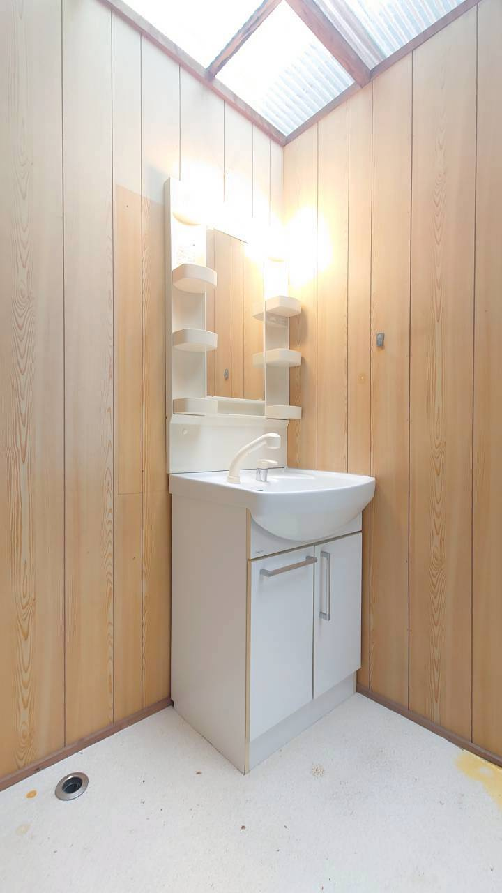 ◆南向きバルコニーのため陽当たり良好◆全居室収納付き◆伏見区醍醐外山街道の洗面所|洗面台