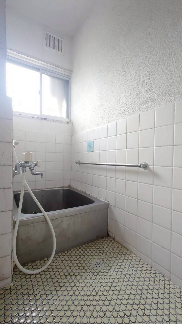 ◆南向きバルコニーのため陽当たり良好◆全居室収納付き◆伏見区醍醐外山街道町の浴室|浴室