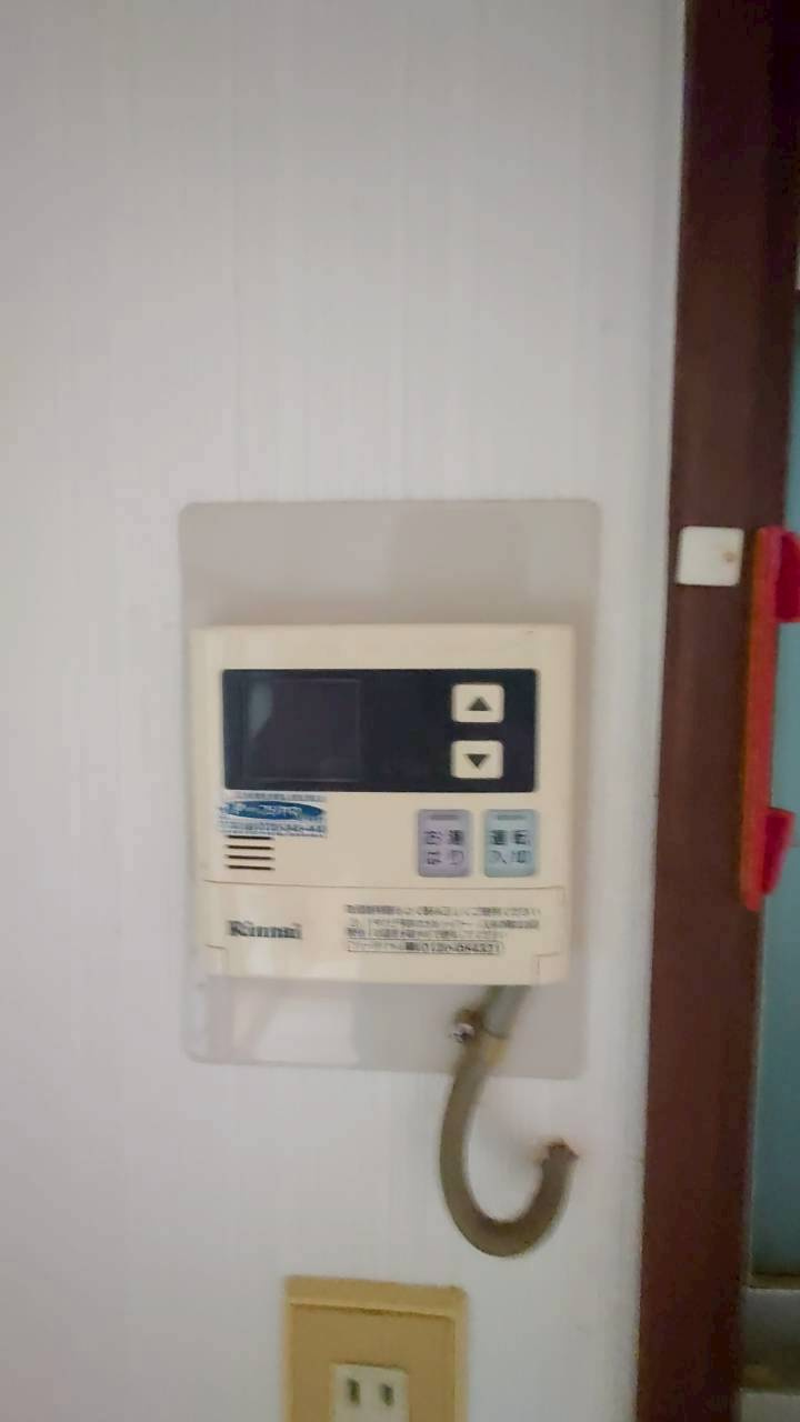 ◆南向きバルコニーのため陽当たり良好◆全居室収納付き◆伏見区醍醐外山街道の浴室|給湯リモコン