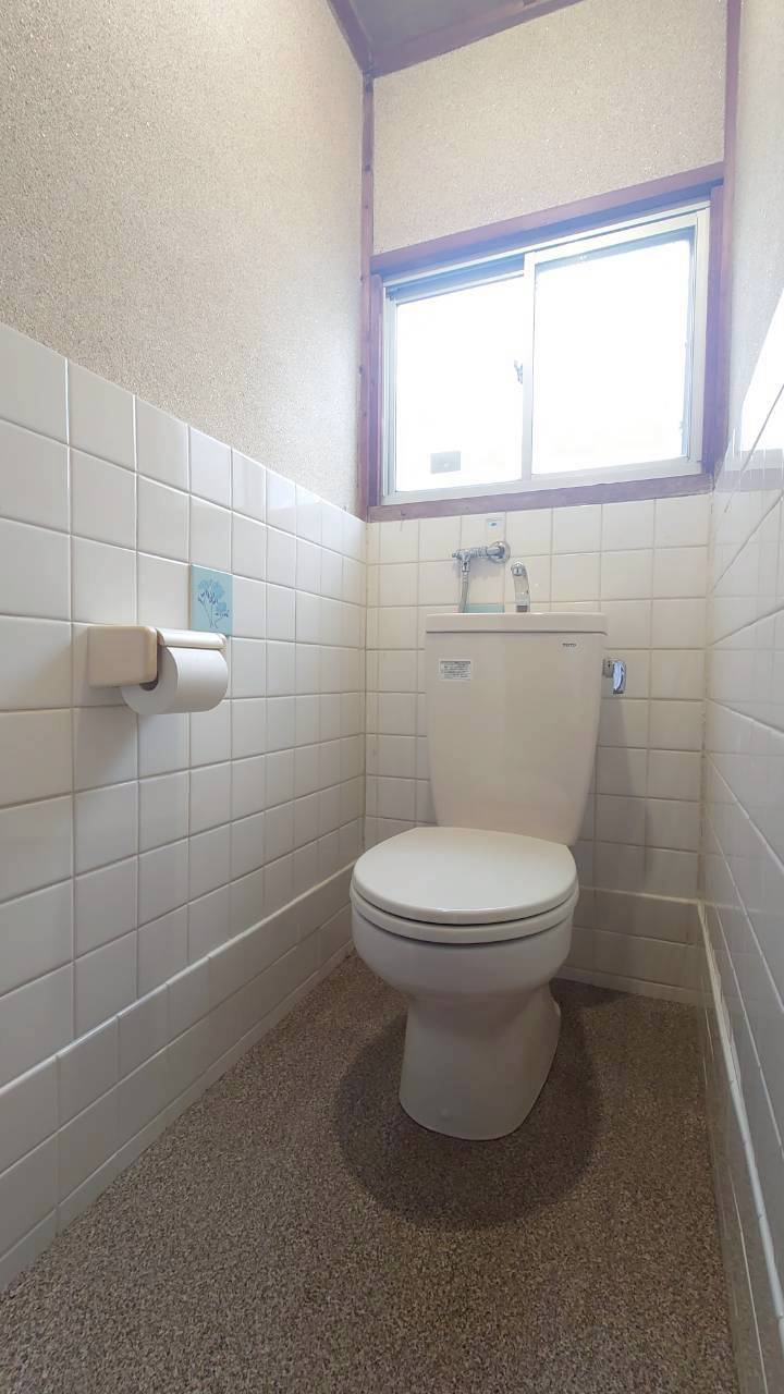 ◆南向きバルコニーのため陽当たり良好◆全居室収納付き◆伏見区醍醐外山街道のトイレ|トイレ