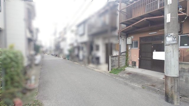 ◆南向きバルコニーのため陽当たり良好◆全居室収納付き◆伏見区醍醐外山街道町の前面道路含む現地写真|前道