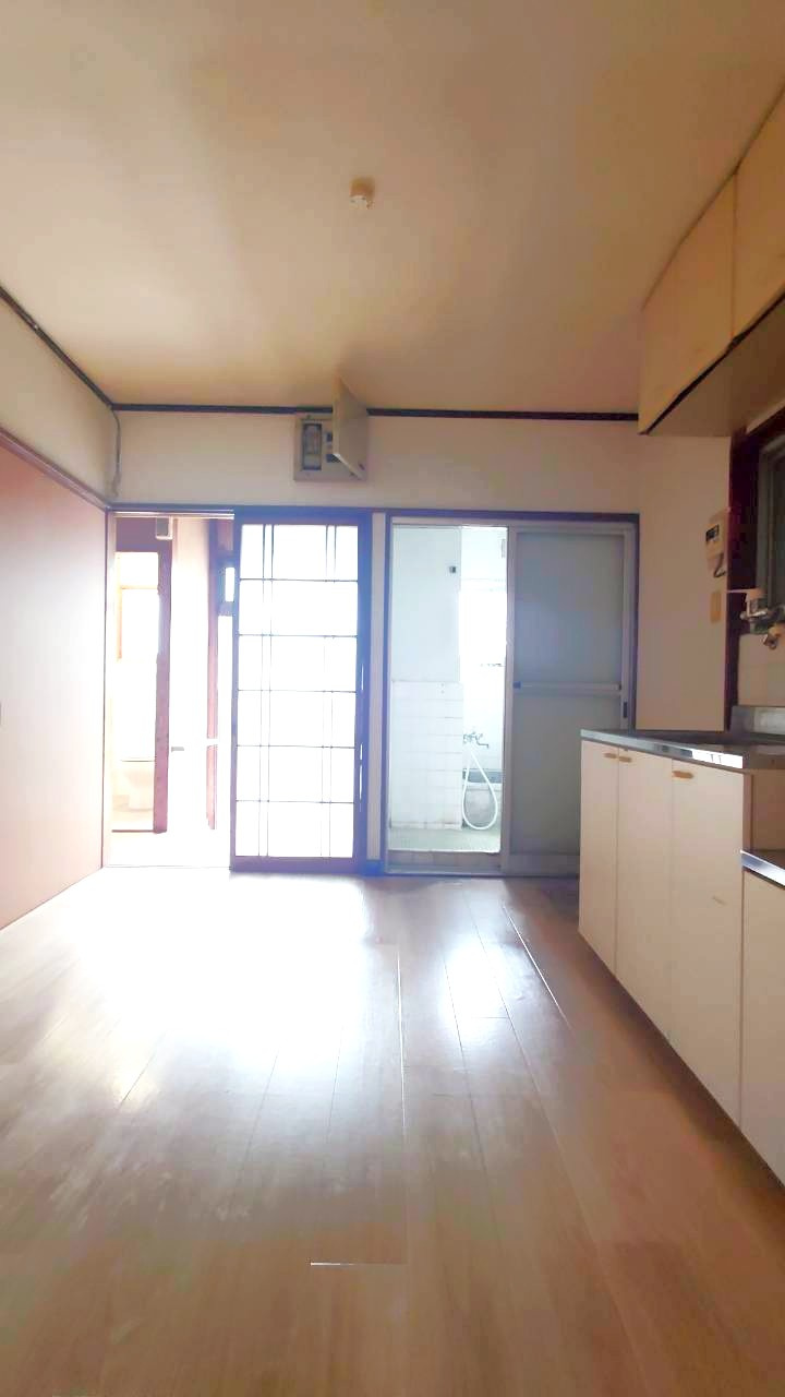 ◆南向きバルコニーのため陽当たり良好◆全居室収納付き◆伏見区醍醐外山街道の居間・リビング|ダイニングキッチン