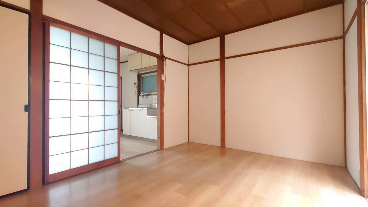 ◆南向きバルコニーのため陽当たり良好◆全居室収納付き◆伏見区醍醐外山街道町の洋室|１階洋室