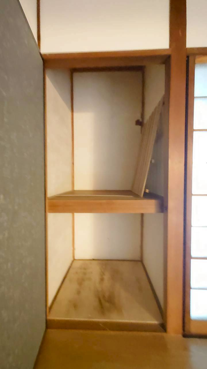 ◆南向きバルコニーのため陽当たり良好◆全居室収納付き◆伏見区醍醐外山街道の洋室|１階洋室の収納