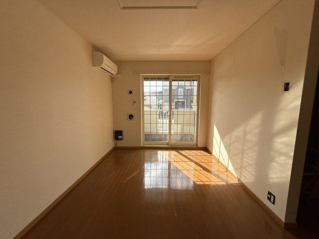 エレガンス・ヴィラＡの居間・リビング