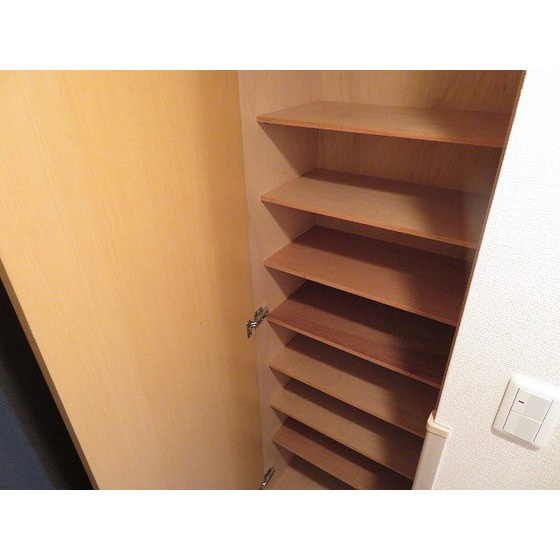 ロイヤルヒルズ浦和の玄関|シューズボックス