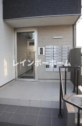 特典：仲介手数料が半額です!!のエントランス